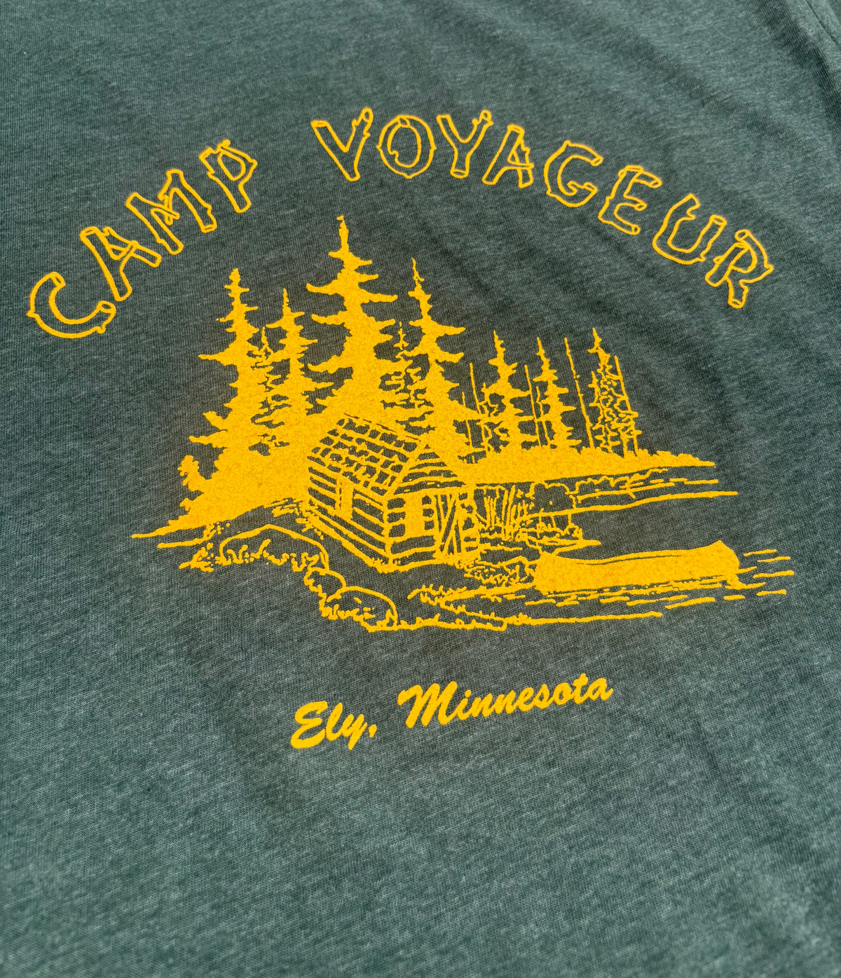 T-shirt Cabin logo- Heather Forest Green Cabin logo 75th (CV26)